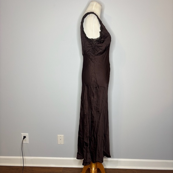 Gap - Brown Satin Lace-Trim V-Neck Maxi Slip Dress - Picture 5 of 6
